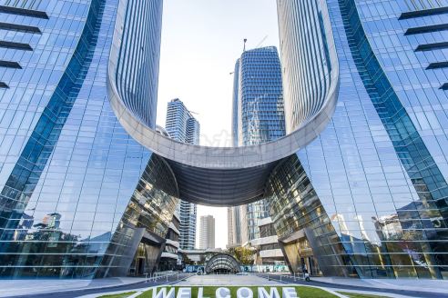 新城广场大厦工位出租,宝安西乡孵化器场地|可申请高额创业补贴—办办